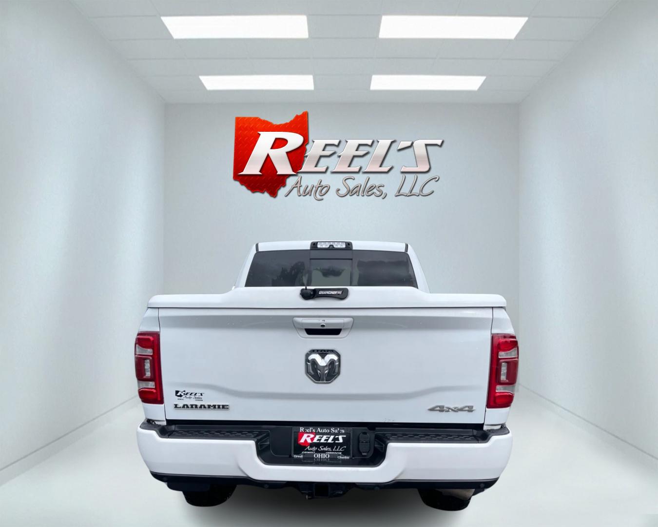 2020 White /Black RAM 2500 Laramie Crew Cab SWB 4WD (3C6UR5FL7LG) with an 6.7L I6 OHV 24V TURBO DIESEL engine, 6A transmission, located at 11115 Chardon Rd. , Chardon, OH, 44024, (440) 214-9705, 41.580246, -81.241943 - This 2020 Ram 2500 Laramie Crew Cab is a powerhouse pickup truck designed for serious towing and hauling capabilities. Under the hood lies a 6.7L Cummins Turbo Diesel engine mated to a 6-speed 68RFE transmission with 3.73 gearing, producing an impressive 370 hp and a staggering 850 lb-ft of torque. - Photo#5